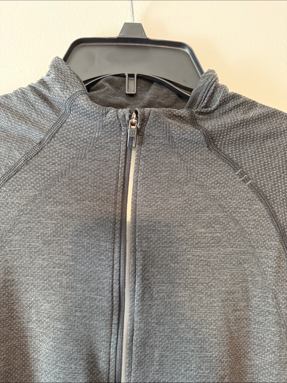 Lululemon Half-Zip Performance long sleeve - Gray - L estimated 12